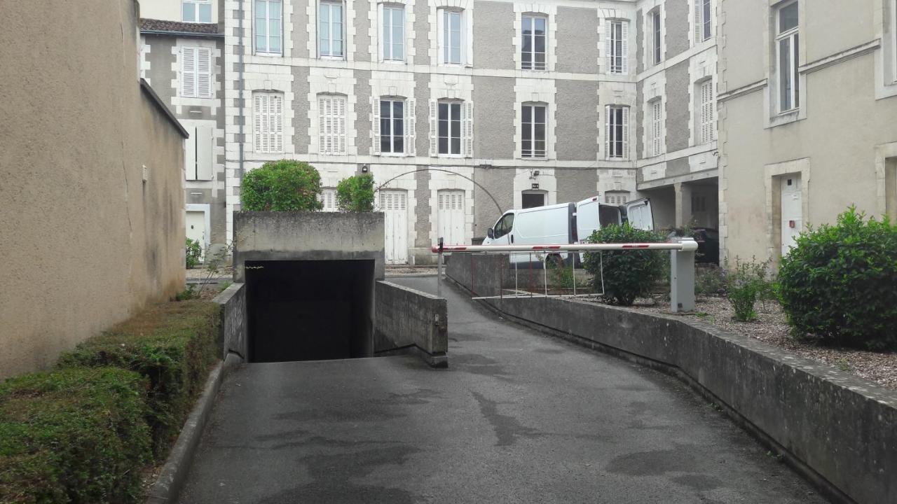 Preference - Hypercentre Avec Parking Prive Gratuit Et Lit Queen Size Apartment Poitiers Exterior photo